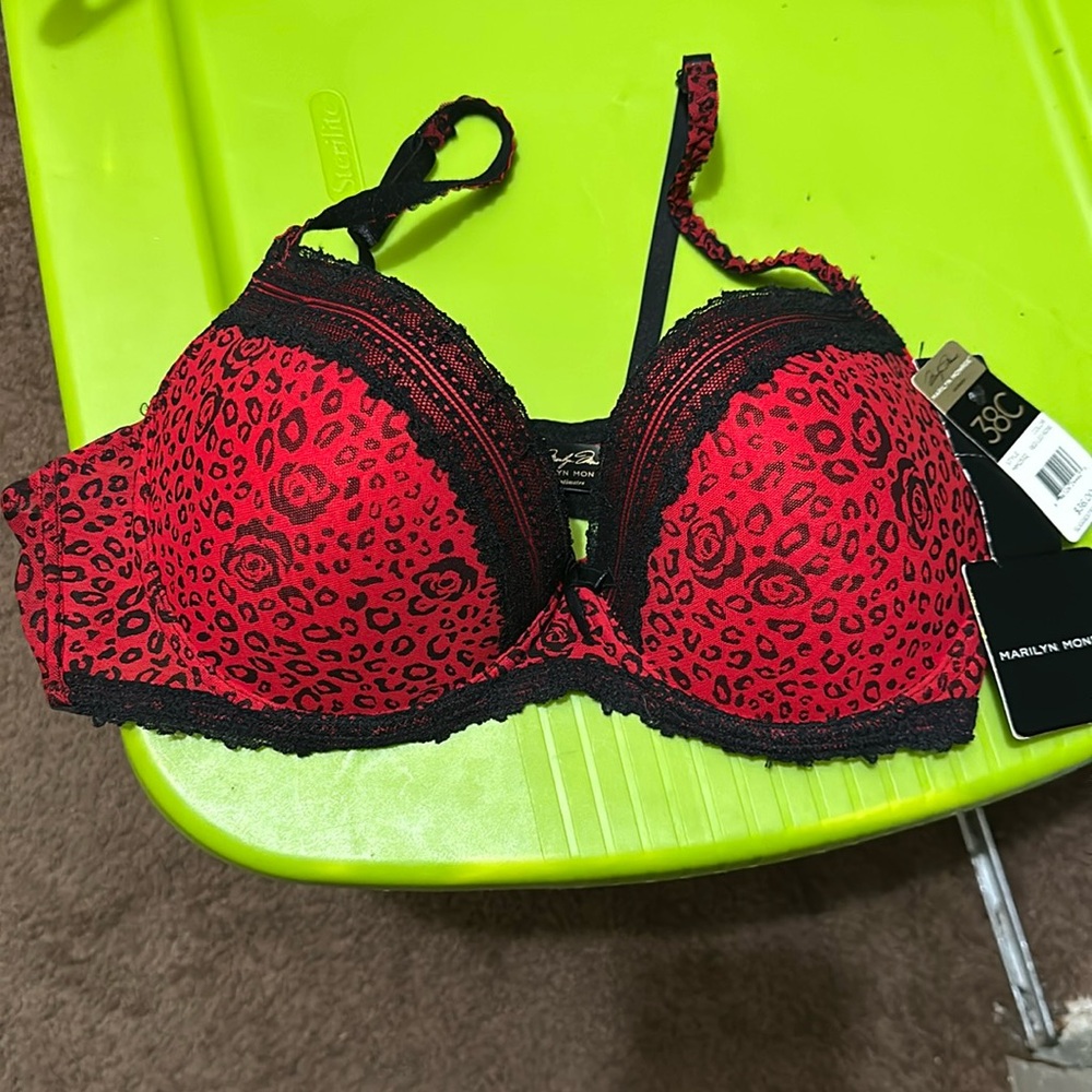 Marilyn Monroe brand “Red Leo Rose” design 38C brand new bra